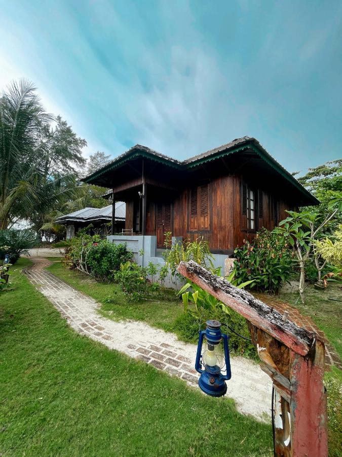 Tanjungbinga Rock And Wreck Dive Resort מראה חיצוני תמונה